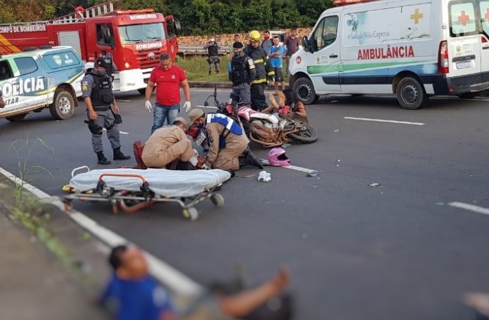 Três pessoas ficam feridas em acidente com motocicleta na AM-070