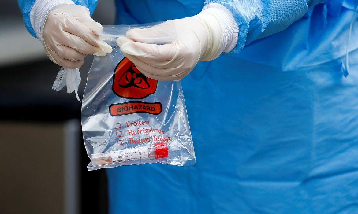 Pandemia está fora de controle na maioria dos países, diz OMS