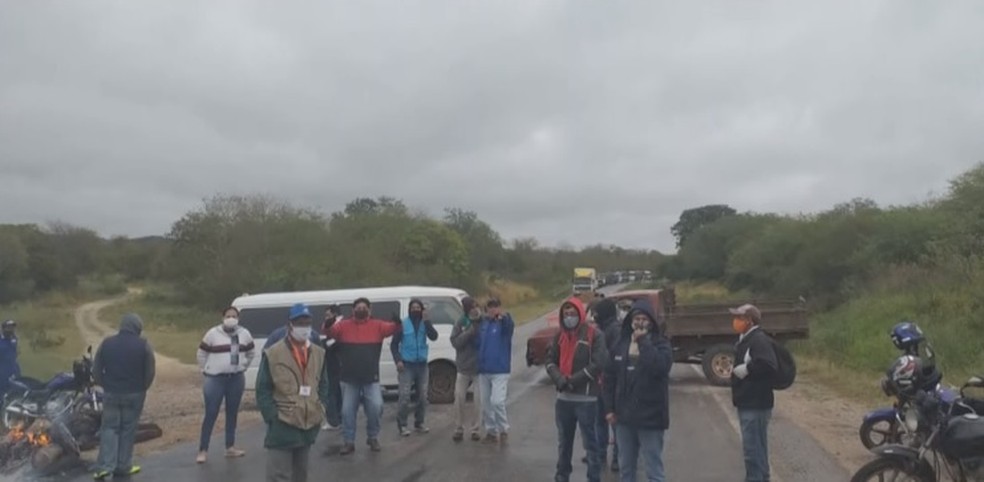 Bolivianos fecham fronteira com o Brasil durante protesto 