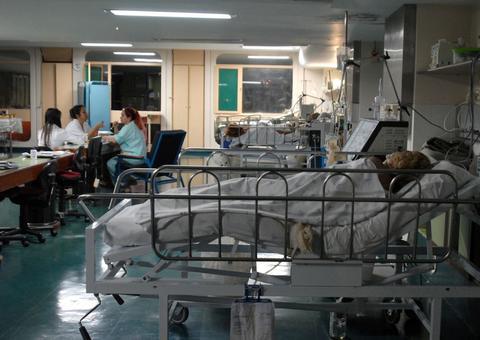 Covid-19: pessoas com sintomas devem procurar atendimento imediato