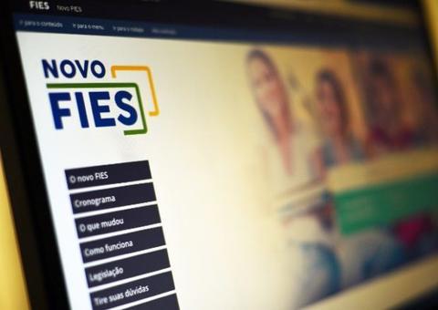 Bolsonaro sanciona lei que suspende pagamento do Fies até dezembro