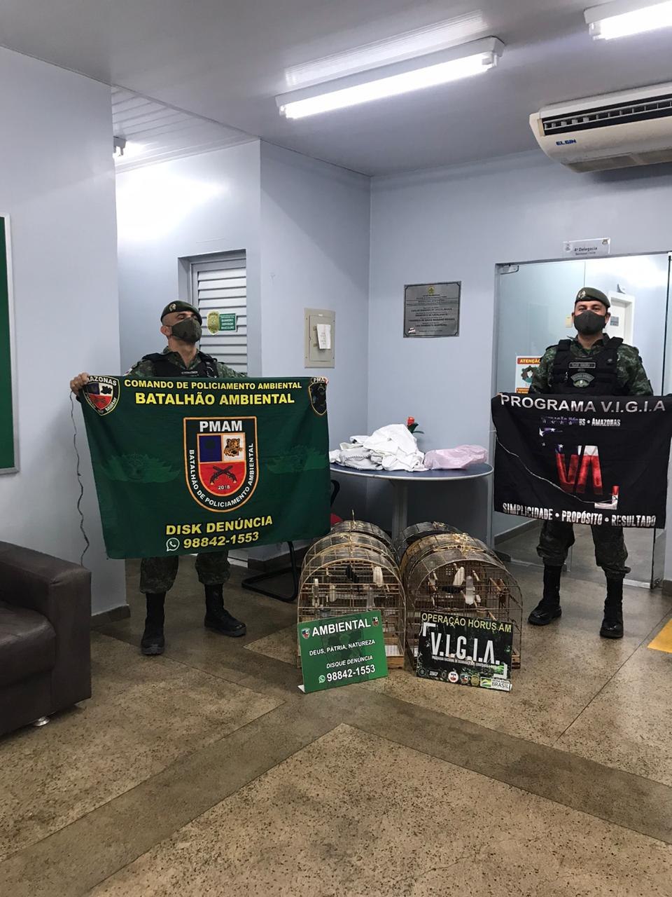 Policia Ambiental detêm homem e apreende animais silvestres em Manaus 