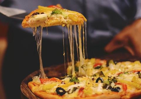 Dá para emagrecer comendo de tudo? Nutricionista responde