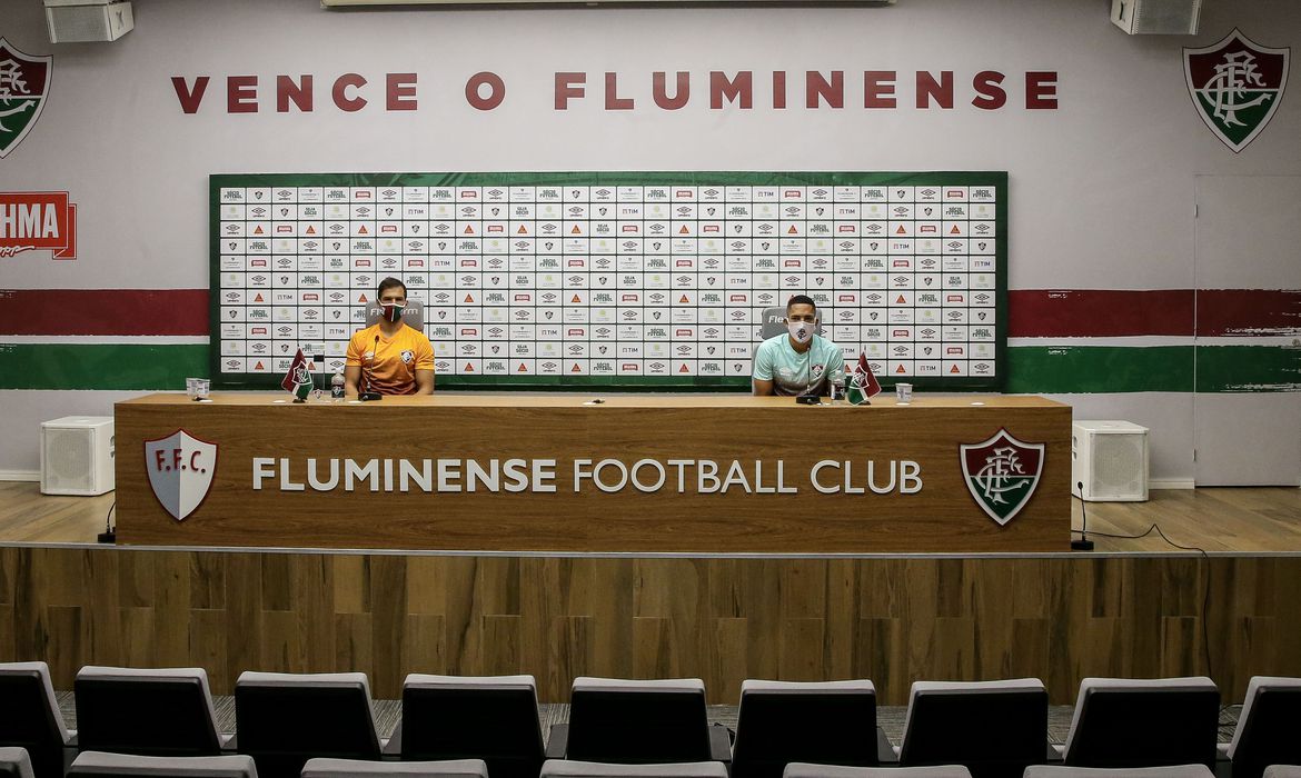Gilberto vê Flamengo favorito, mas pede respeito ao Fluminense 