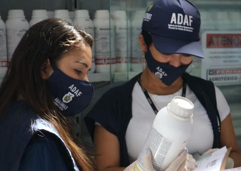 Equipe da Adaf faz fiscalização de produtos agrotóxicos em Manaus