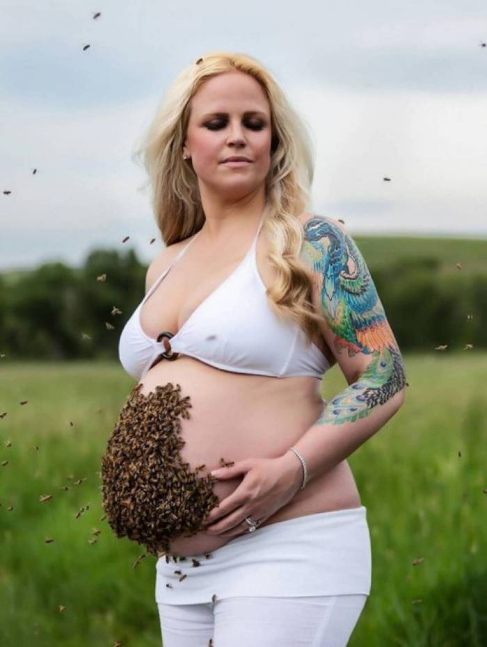 Grávida choca ao fazer ensaio fotográfico com 10 mil abelhas na barriga 