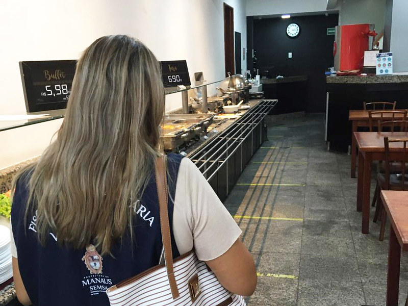 Restaurantes passam por fiscalização no Centro de Manaus 