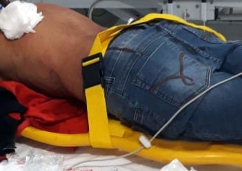 Suspeita crava faca nas costas de marido após buscá-lo em festa