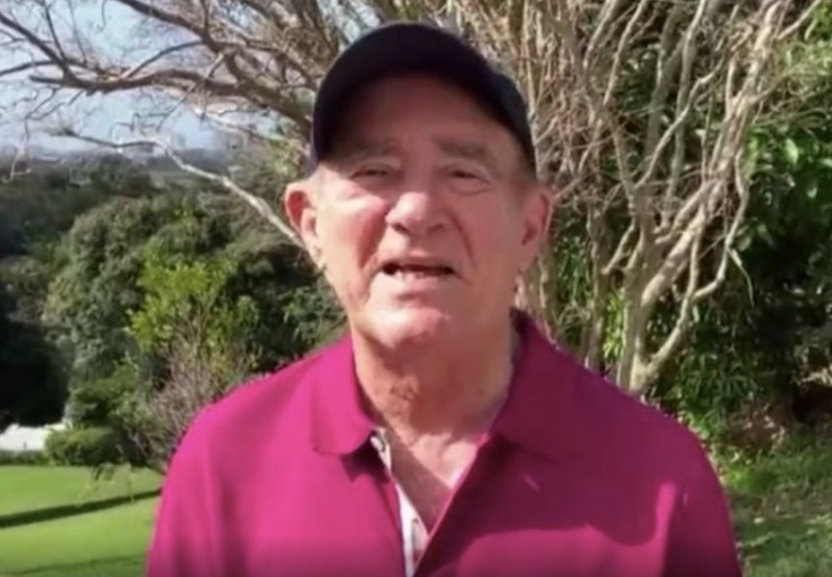 Após demissão, Renato Aragão volta à Globo para aprender jardinagem