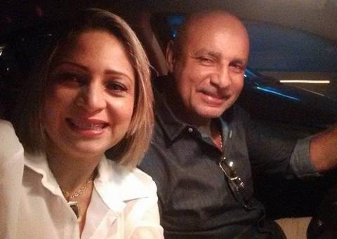 Mulher de Queiroz cumpre prisão domiciliar após semanas foragida