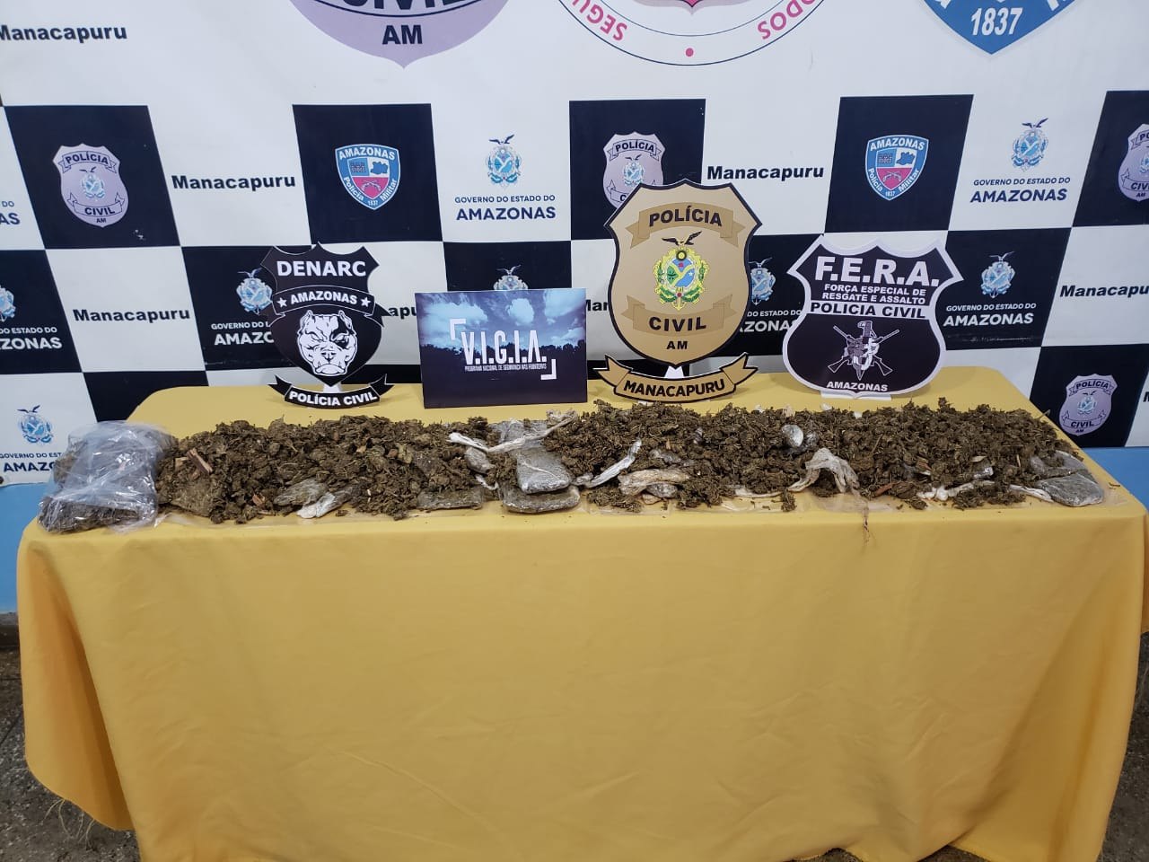 Polícia apreende 3,7 kg de drogas dentro de embarcação no Amazonas 