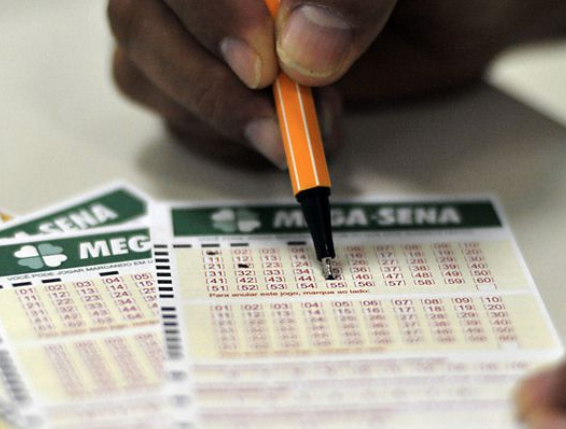 Mega-Sena: Confira dezenas sorteadas; prêmio é de R$ 39 milhões
