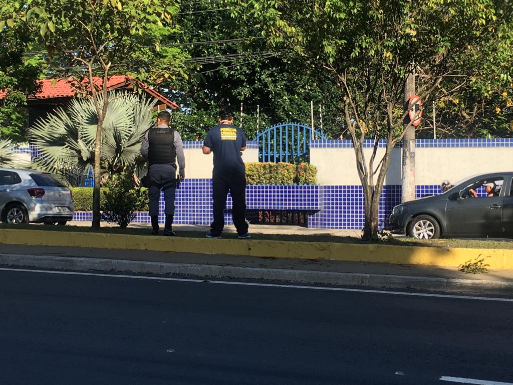 Motociclista é arremessado e morre em acidente na avenida Efigênio Sales