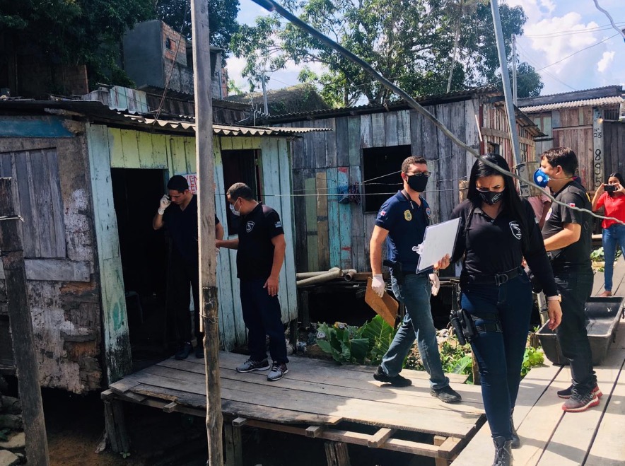 Vizinhos sentem falta de idoso e o encontram morto dentro de casa em Manaus 