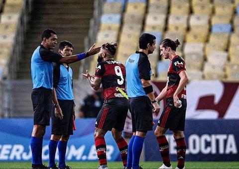 Gabigol se revolta e desabafa após ser expulso ‘do nada’ no fim do jogo