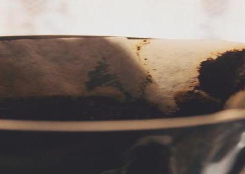 Desentupir canos e limpar panelas: Veja utilidades do pó de café