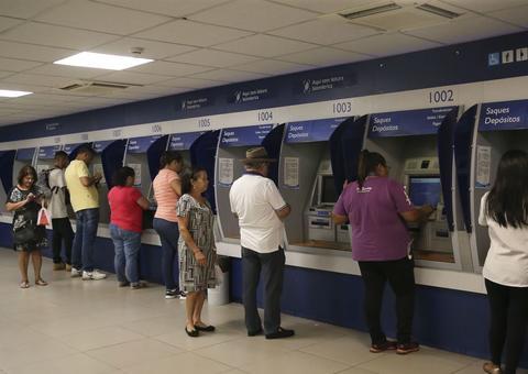 Com mudanças no auxílio emergencial, mais de 1,2 milhão pode sacar 1ª parcela hoje