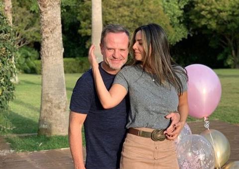 Após assumir romance, Rubinho Barrichello dedica post romântico à jornalista Paloma Tocci