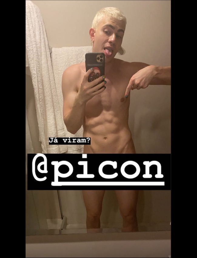 Leo Picon posa de nu frontal e choca internautas: 'três pernas'
