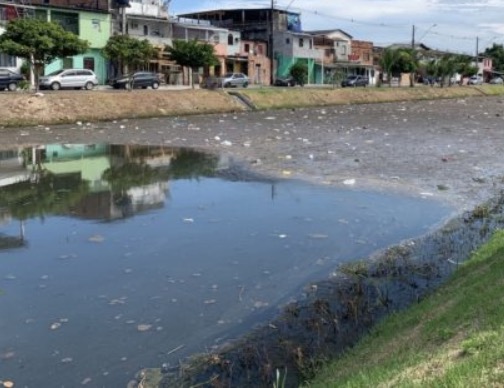 Ferido à faca, homem despenca no Igarapé do 40 em Manaus