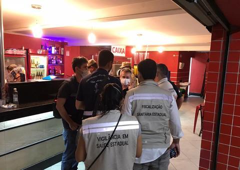 18 bares e flutuantes são fechados por descumprirem decreto em Manaus