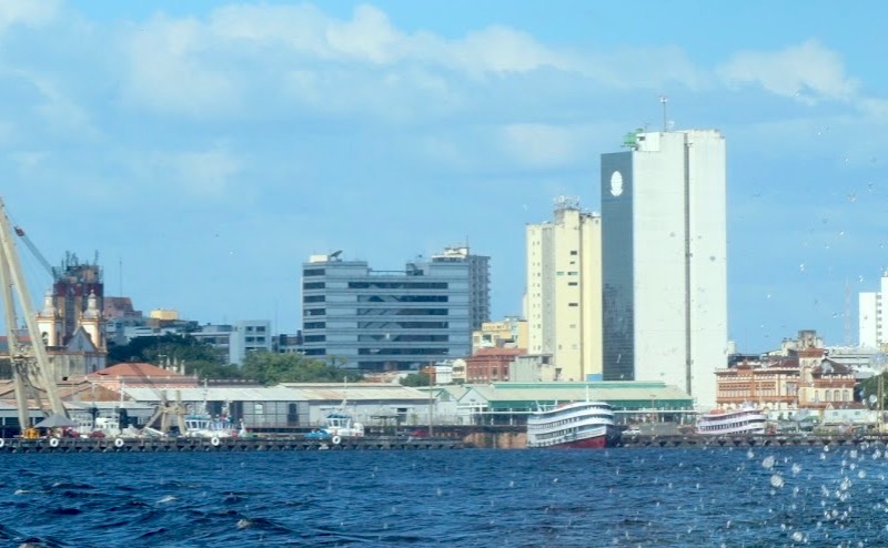 Sem obedecer normas de distanciamento embarcação é flagrada no Roadway