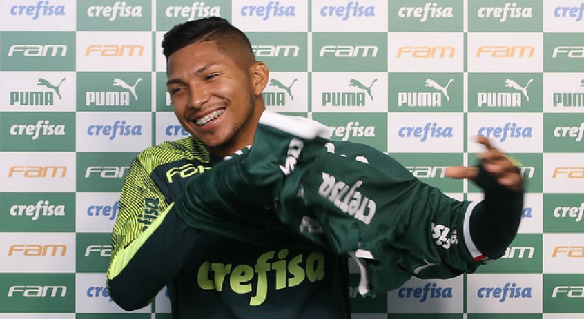 Rony, atacante do Palmeiras, é suspenso por quatro meses pela Fifa
