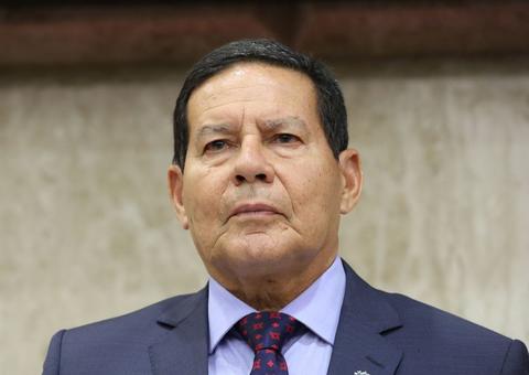 Mourão diz que Gilmar 'passou a linha da bola' e 'forçou a barra' ao criticar militares na Saúde