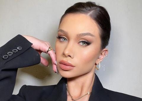 Flavia Pavanelli choca internautas com aparência e rebate críticas: ‘eu faço pra mim’ 