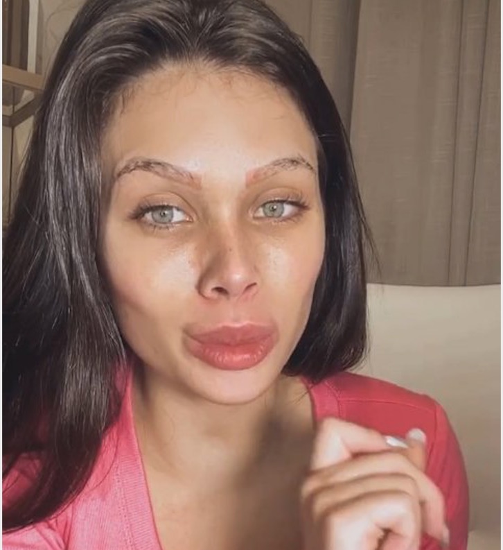 Flavia Pavanelli choca internautas com aparência e rebate críticas: ‘eu faço pra mim’ 