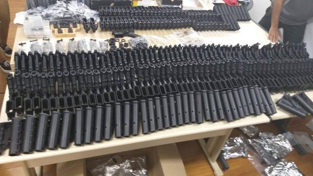 Armas apreendidas em favelas podem ter sido vendidas por suspeito de matar Marielle Franco