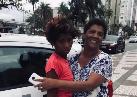 Mãe reencontra filha após achar por 4 anos que ela havia morrido