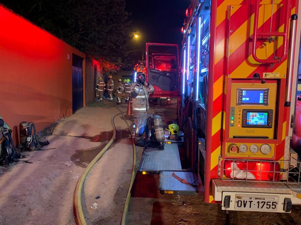 Homem morre carbonizado ao tentar apagar incêndio