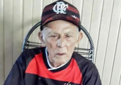 Idoso de 102 anos se recupera de Covid-19 e deixa hospital cantando hino do Flamengo