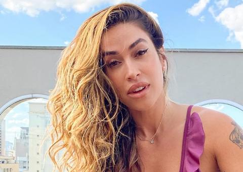 Ex-panicat Dani Bolina usa biquíni fio-dental e arranca suspiros ao mostrar bumbum 'redondinho'