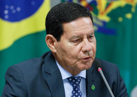 Mourão diz que pode manter Forças Armadas na Amazônia até 2022