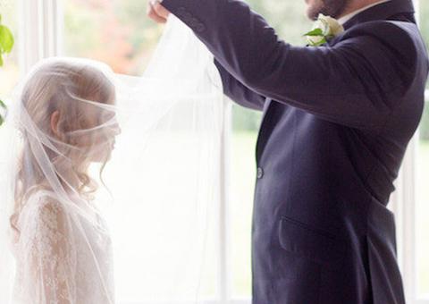 Menina de 12 anos é obrigada a se casar com dois homens em menos de um mês 