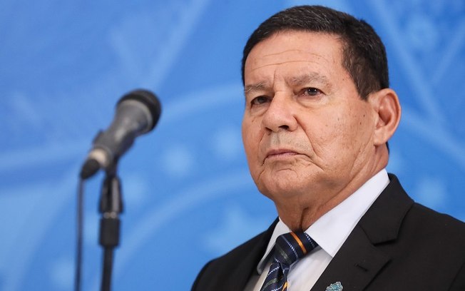 Mourão diz que Pazuello deve deixar Ministério da Saúde em agosto 