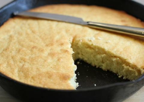 Aprenda a fazer bolo fit de frigideira em 20 minutos