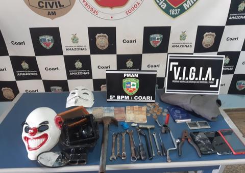 Homem que usava máscara de palhaço para roubar motocicletas é preso no Amazonas