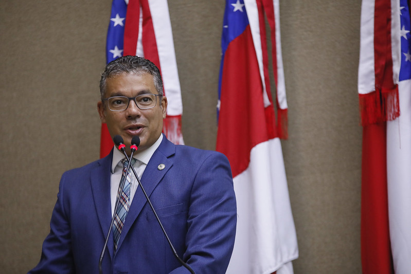 Josué revoga suspensão e diz que CPI da Educação será aberta na Aleam