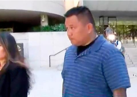 Ex-policial é preso após obrigar morador de rua a lamber privada