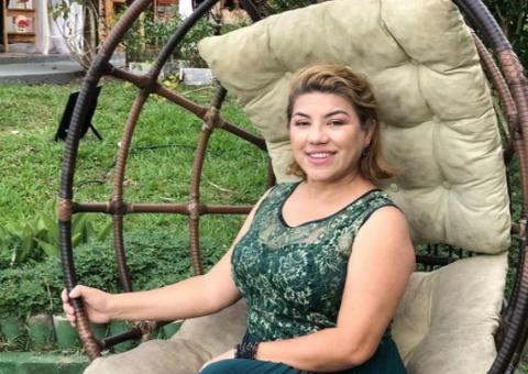 Izabel Barros canta clássicos da MPB em Webshow 'Recordar é Viver'