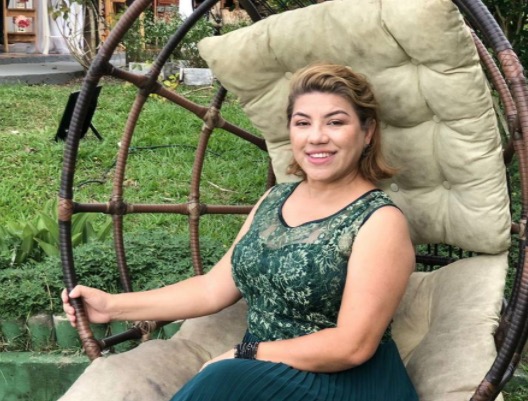 Izabel Barros canta clássicos da MPB em Webshow 'Recordar é Viver'