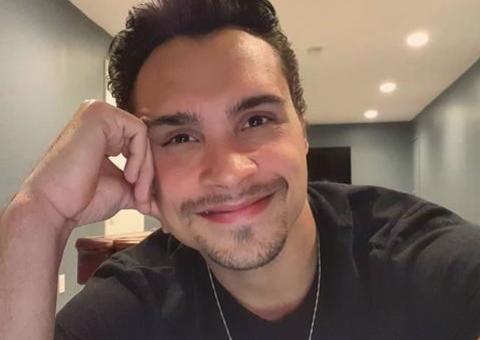 Ex-BBB Petrix Barbosa e namorada anunciam gravidez e trocam juras de amor