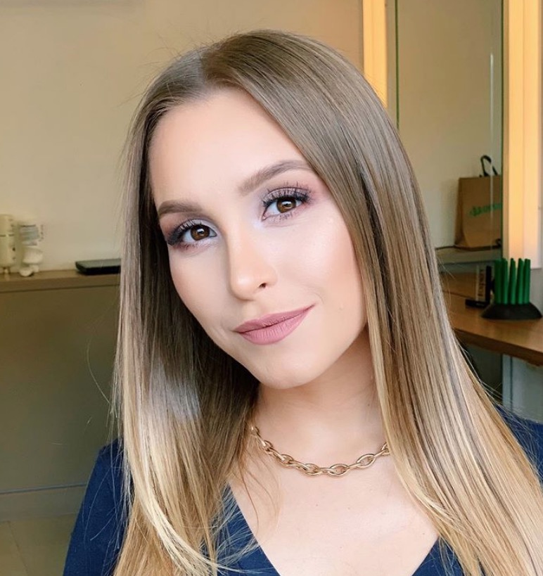 Carla Diaz chora ao revelar tumor na tireoide