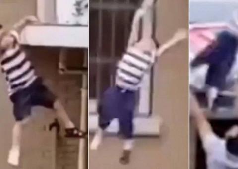 Criança cai do 5º andar de prédio e vizinho consegue segurar; Veja vídeo 