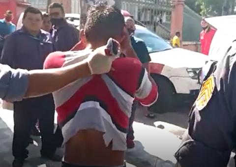 Homem tenta assaltar estúdio de tatuagem e leva surra de funcionários em Manaus; Veja vídeo 