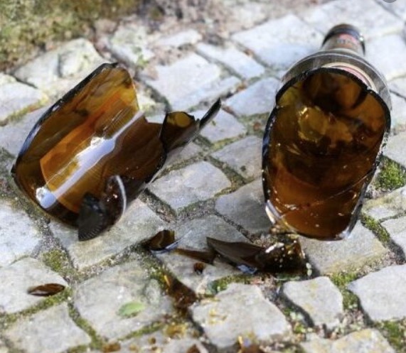 Homem é preso após 'abrir barriga' de rival com gargalo de garrafa em Manaus