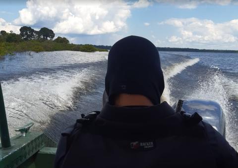 ‘Piratas de rio’ têm embarcação, armas e munições apreendidas no Amazonas